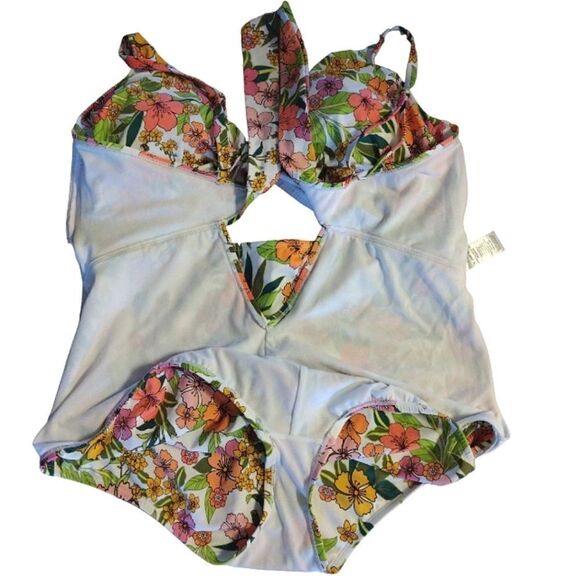 Time & Tru White Floral Front Cutout One Piece Swimsuit Plussize 3X - Picture 11 of 16